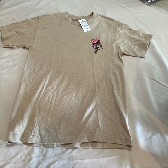 Zumiez Empyre Woman’s Small Graphic Rose’s and Skull T-Shirt. - Picture 2 of 6